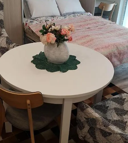 By The Linden Trees וילנה