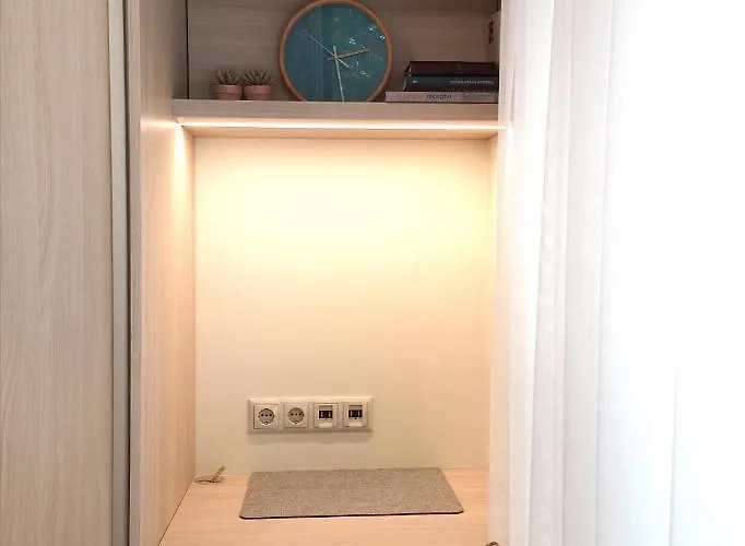 By The Linden Trees דירה *